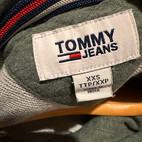 🤍5 for $50🤍 Tommy Jeans cropped sweater - Picture 2 of 3